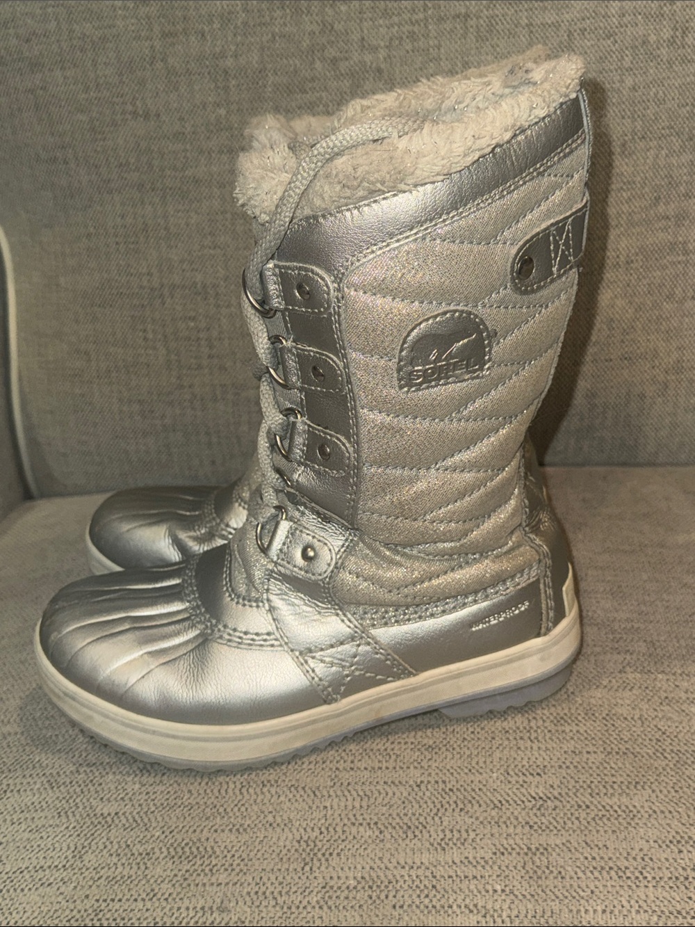 Sorel Disney Frozen Silver Metallic Quilted Winter Boot size 2 Youth